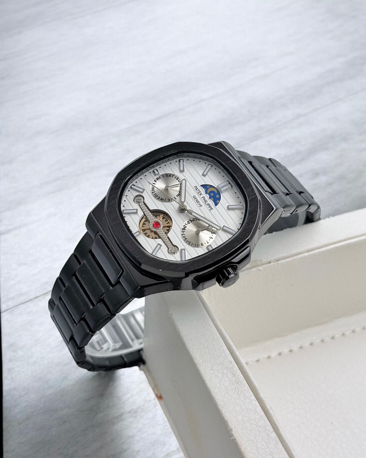 Patek Philippe Men’s Watch – Elegant Edition - Image 6