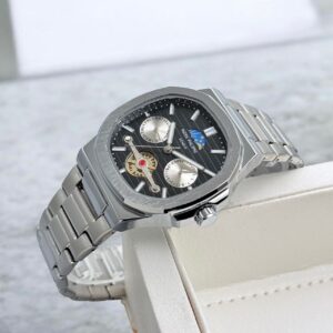 Patek Philippe Men’s Watch – Elegant Edition