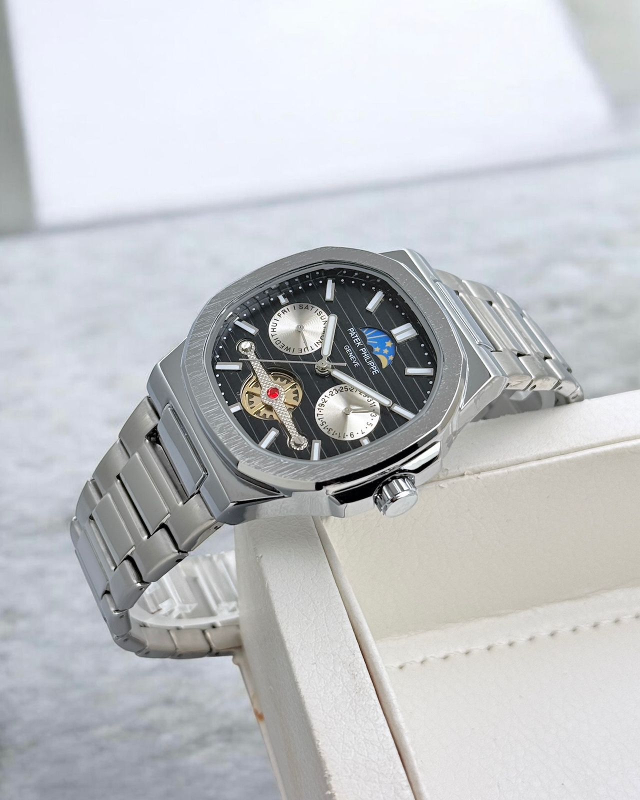 Patek Philippe Men’s Watch – Elegant Edition - Image 2