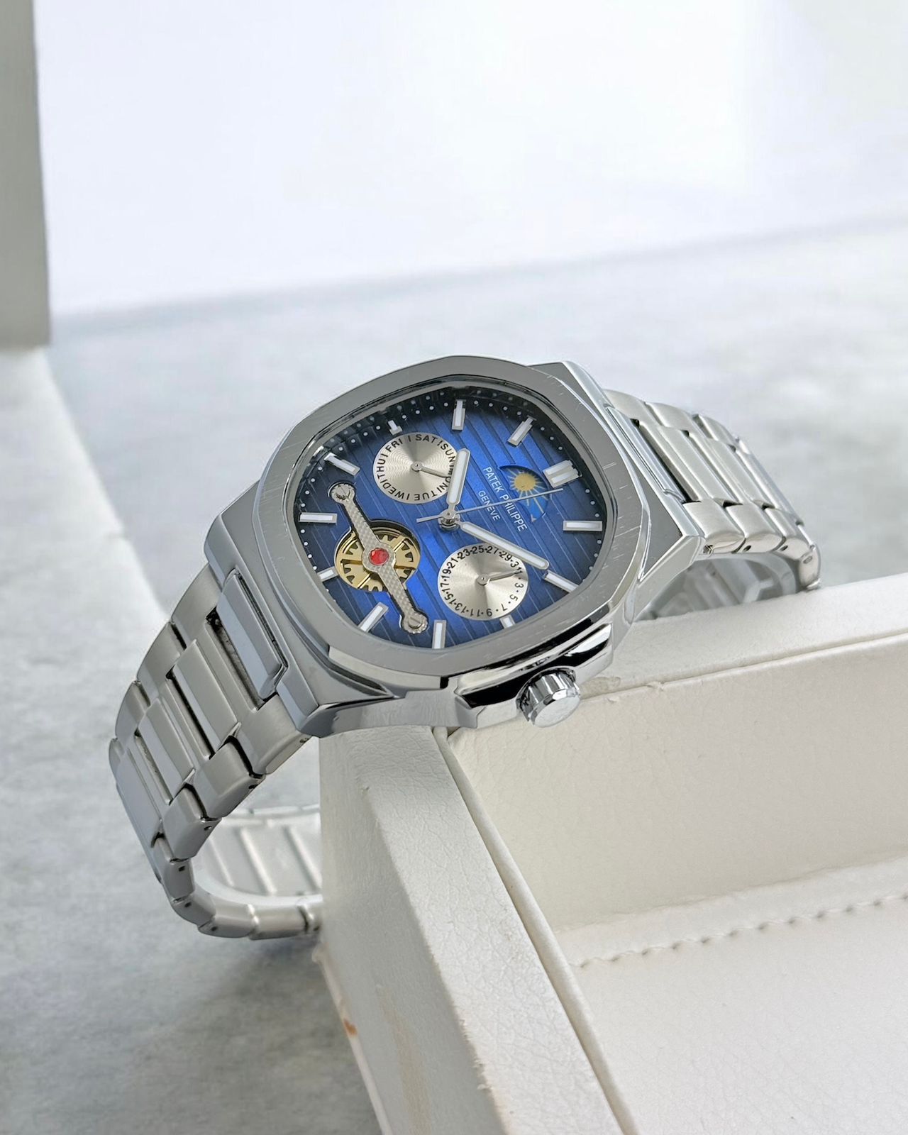 Patek Philippe Men’s Watch – Elegant Edition - Image 4